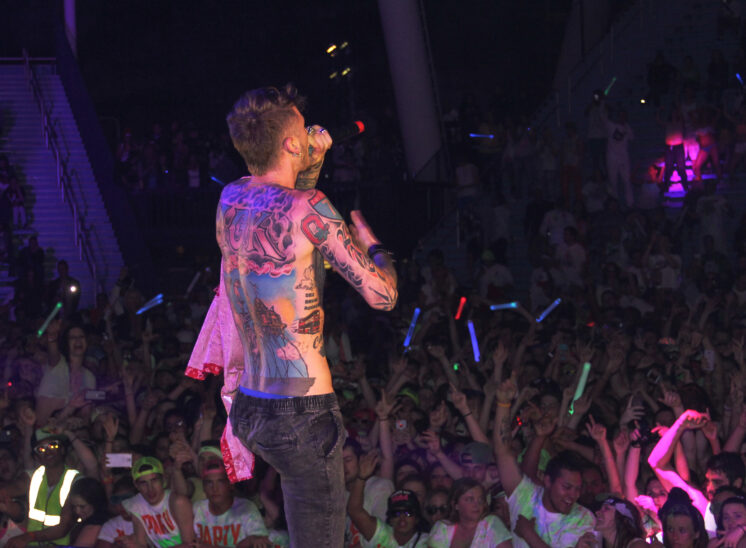 MGK sings in front of Cleveland crowd
