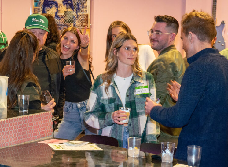Singles mingle at 27 club in Cleveland